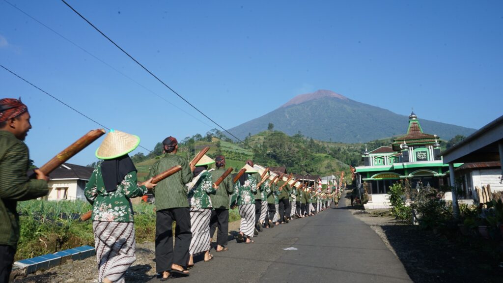 Rangkaian Acara Festival Gunung Slamet 2024, Ada Perang Tomat