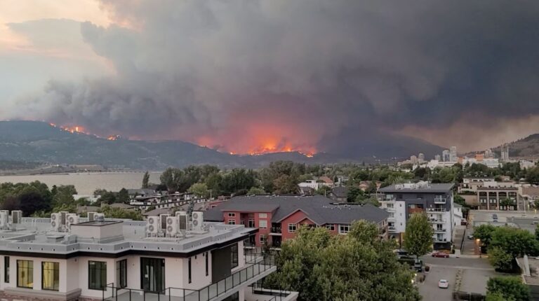 Taman Nasional Kanada Kebakaran, Warga Dievakuasi