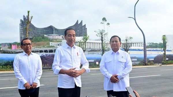 Jokowi Pastikan Mobil BBM Dilarang Wira-wiri di IKN